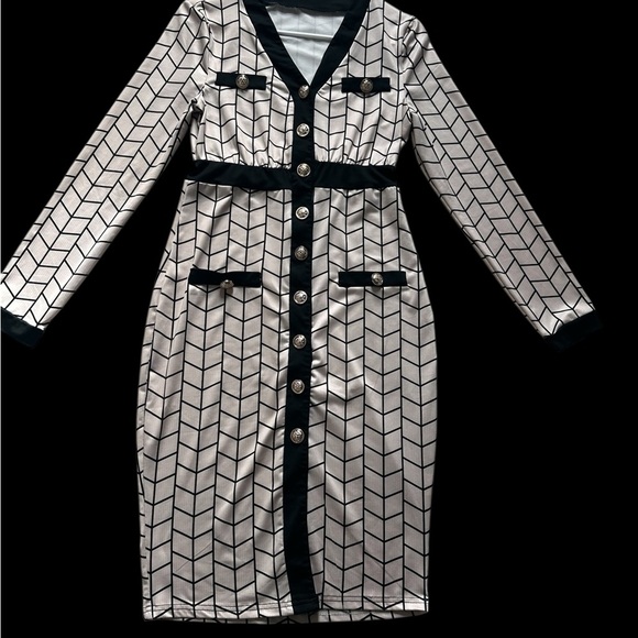 Chic Black and White Patterned Dress - Picture 2 of 6